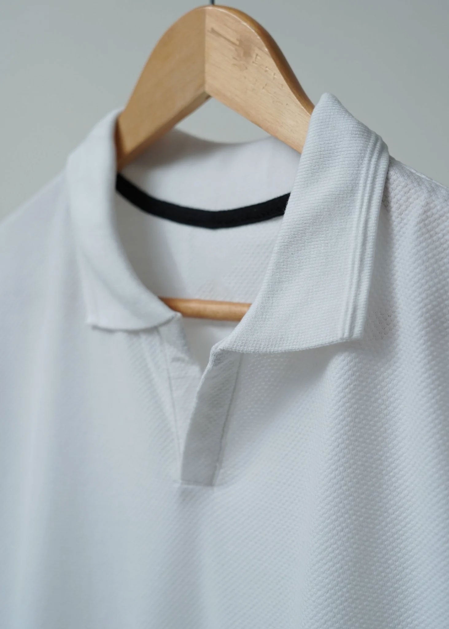 TEXTURED KINT WHITE POLO SHIRT